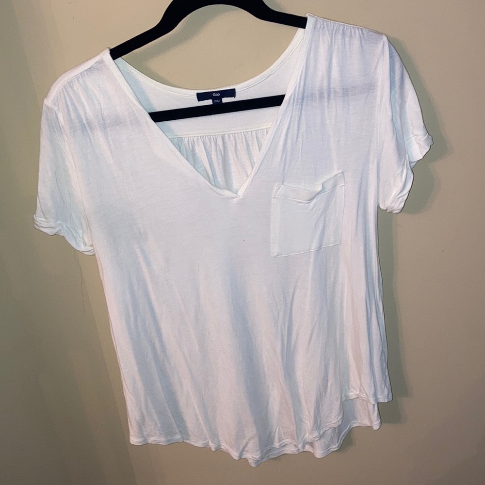 Short sleeve white v neck shirt